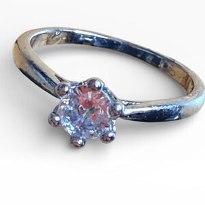 Sparkling Solitaire Ring Clear gemstone Silver Tone Women's Size 10
